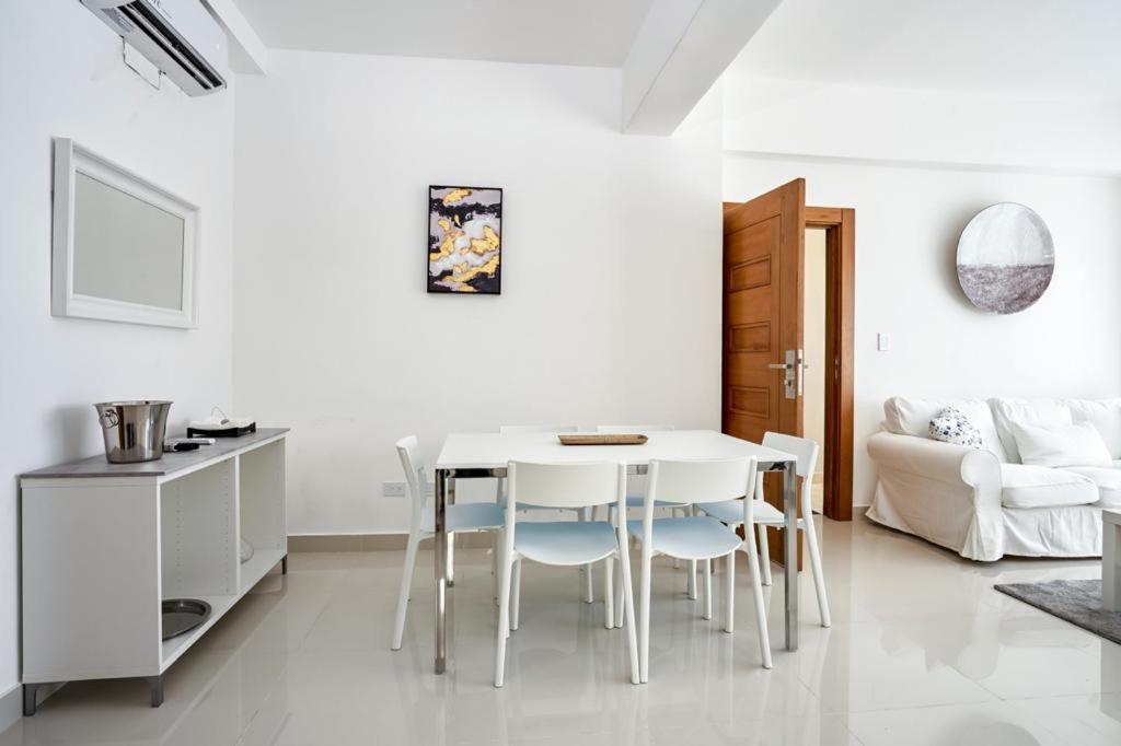 Escape Apartments, Balcony, Pool & Gym In La Julia Santo Domingo Eksteriør billede